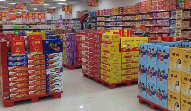 疫情抬頭,全國多地倡議就地過年,塑料托盤廠家提醒超市和市民,年貨提前備足