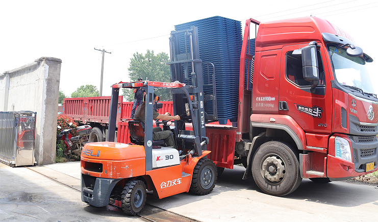 九腳吹塑托盤為何標準化？你要的原因在這里