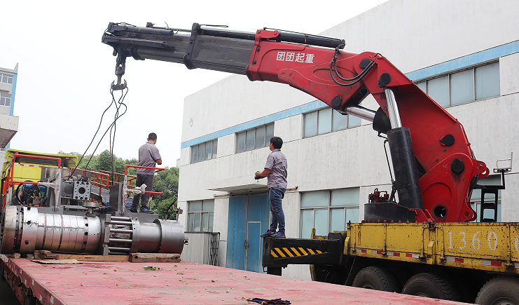 “智”造托盤，吹塑托盤廠家引進(jìn)新設(shè)備~