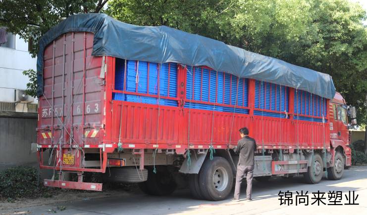 九腳塑料托盤機械化運輸，裝運時要注意什么？