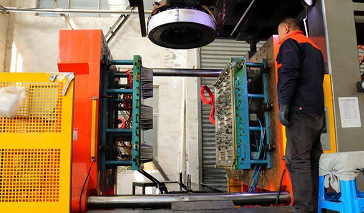 吹塑托盤模具貴嗎？吹塑托盤廠家解析其難點