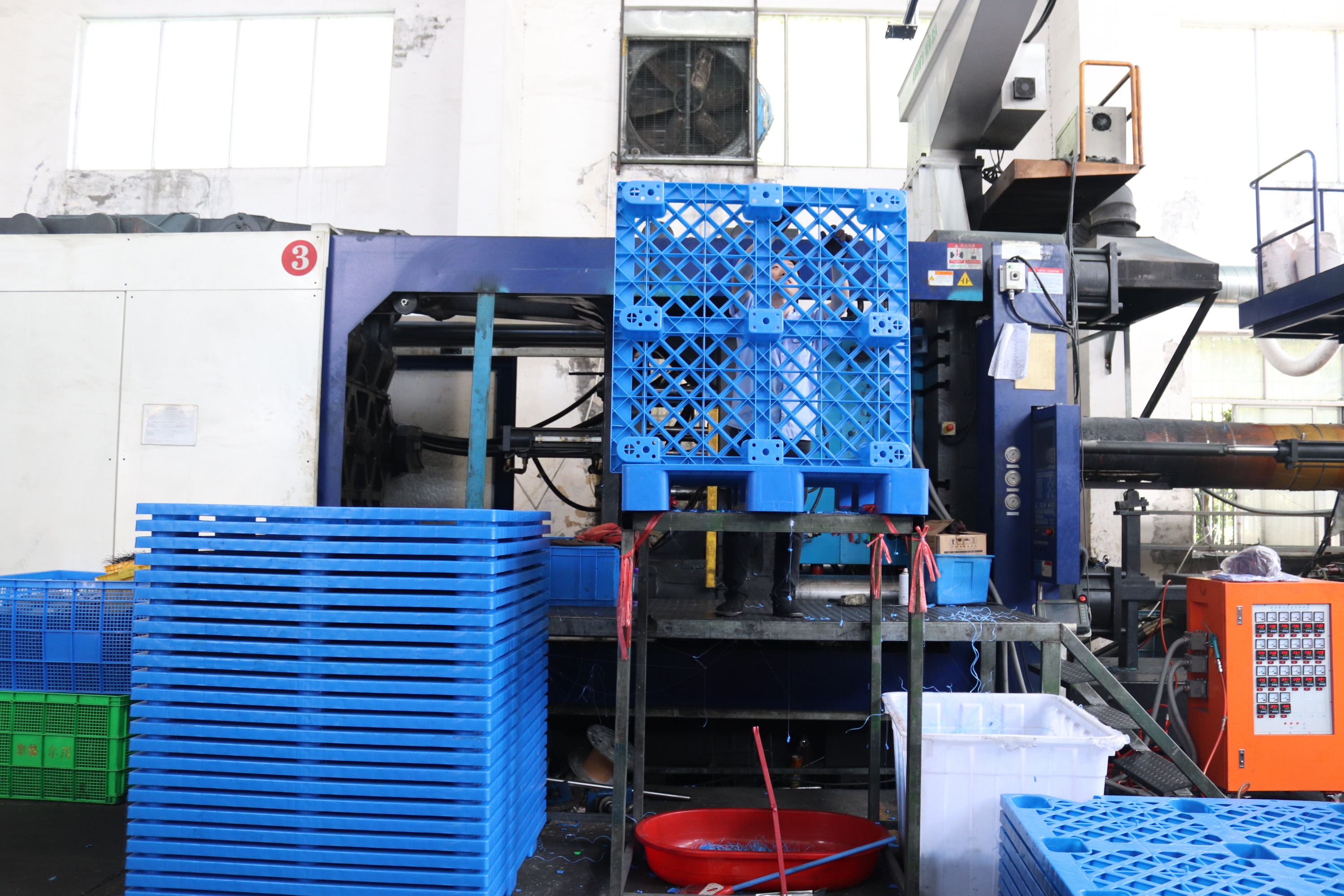 上海塑料托盤生產廠家有哪些？選托盤的考慮因素有哪些？