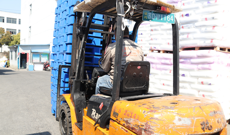 塑料托盤配合叉車等設備，高效周轉庫存的7種策略