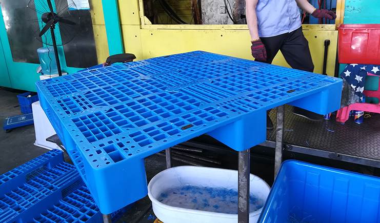 江蘇塑料托盤生產機器設備 江蘇塑料托盤生產機器設備