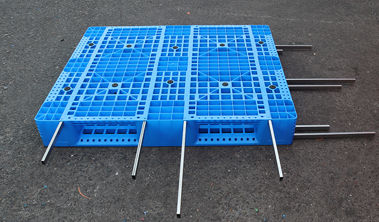 塑料托盤內(nèi)加鋼管多少錢一條？看看專家來(lái)分析