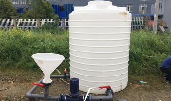 塑料桶開孔連接閥門怎么開?